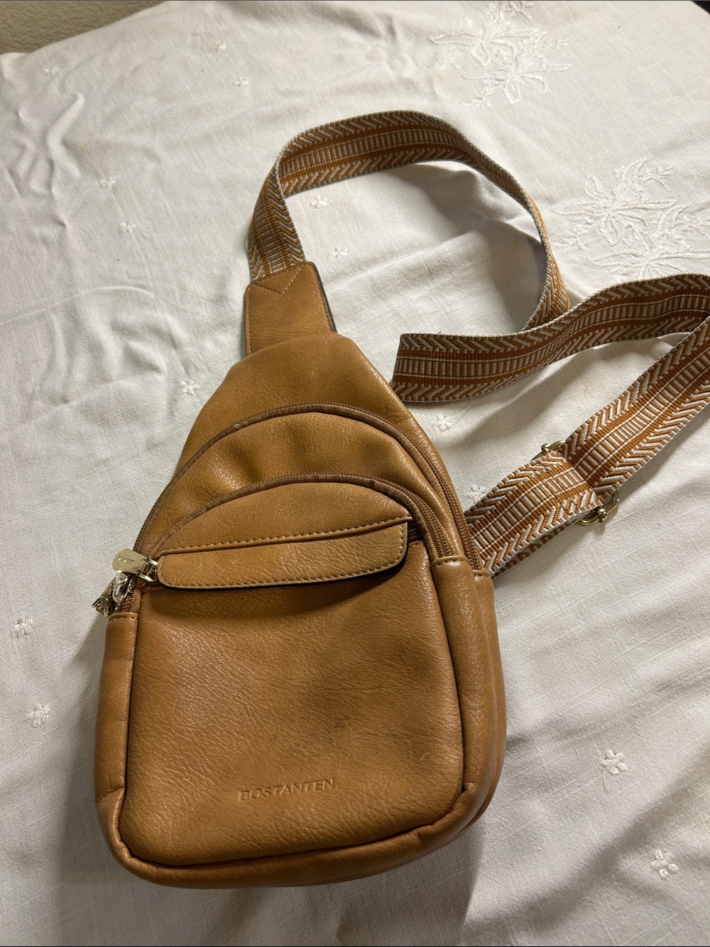 Bostanten Aurora tan Leather Crossbody/trapeze Sling Bag